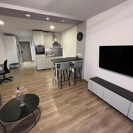Apartment Lovely Flat With Great Location *