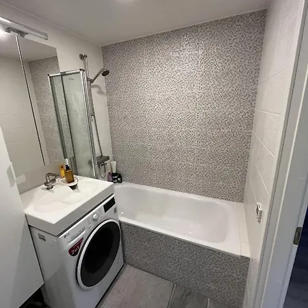Apartment Lovely Flat With Great Location *