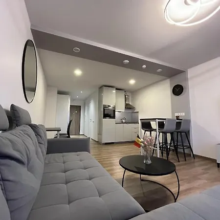 Apartment Lovely Flat With Great Location *